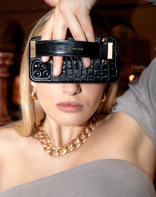 Neo Noir Croco Strap Handle